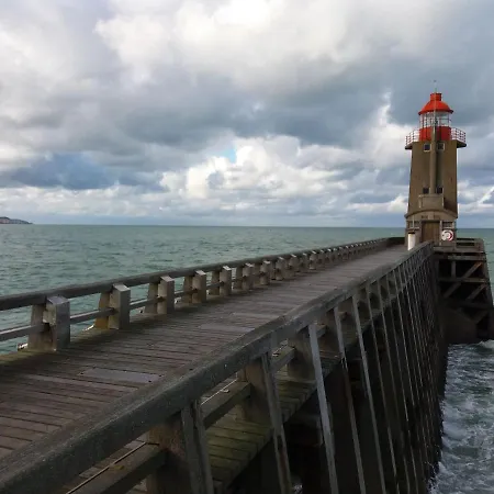 La Charmeuse D'etretat *