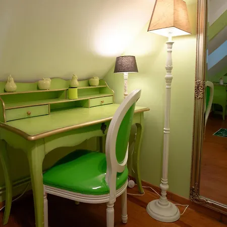 La Charmeuse D'etretat *